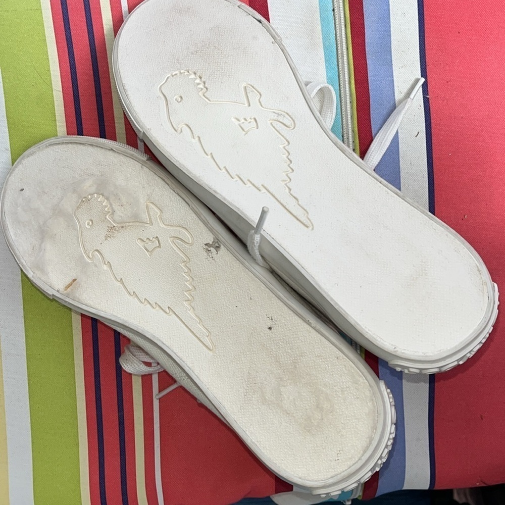 WOMEN’S SIZE 11/EURO 42 WHITE CANVAS AND RUBBER ROCKET DOG SHOES (LIKE KEDS) - Picture 8 of 9